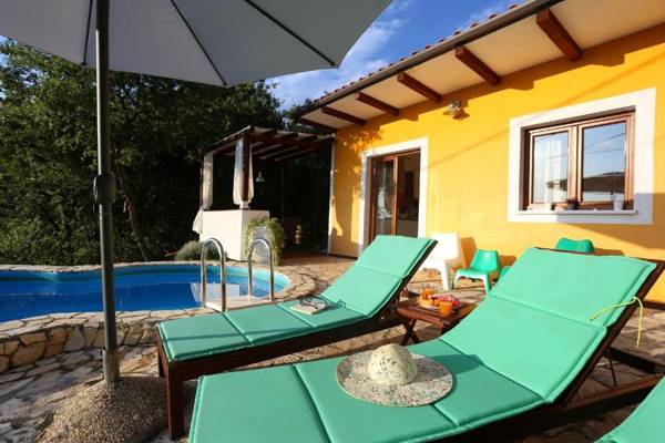 Holiday Home Deborah with Private Pool