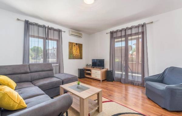 Emanuela with Private Pool