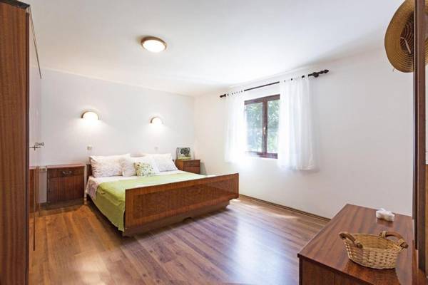 Charming holiday house with beautiful garden and grill