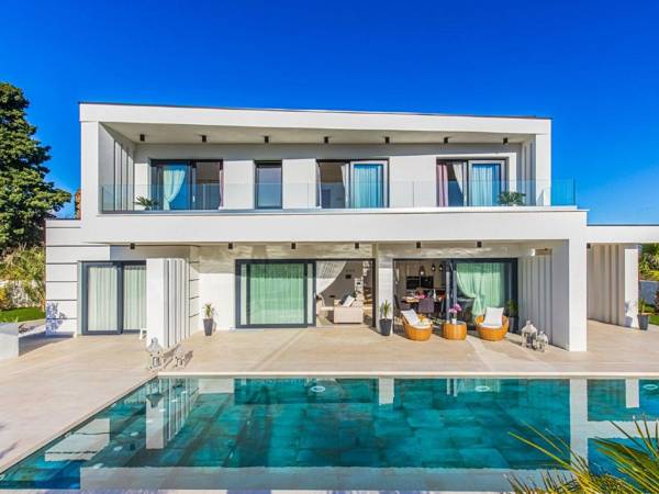 Luxury villa with an indoor and outdoor pool on the island of Krk