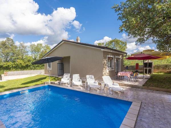 Holiday house for 4-5 persons with private pool near Rovinj