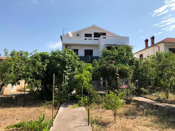 Apartments Jadranko-150m from sea