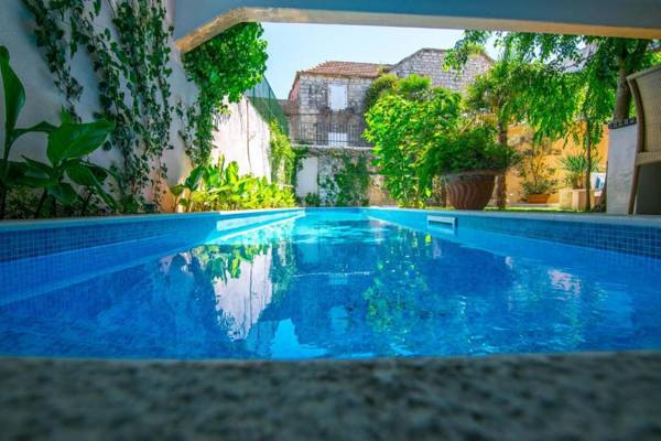 Villa Potoka Palace - 4 Bedroom Villa - Central and Private Setting - Spa and Sauna