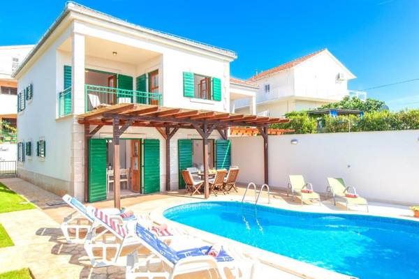 Villa Cvita 80 m from the sea free breakfast