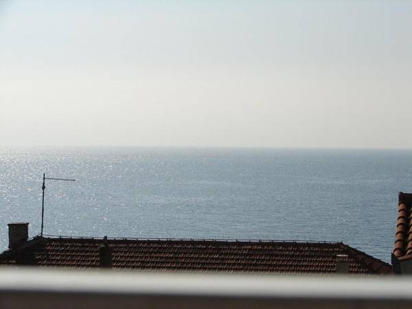 Apartments Nik - 50M from sea