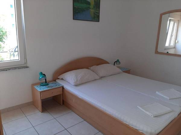 Peaceful Holiday Home in Okrug Gornji near Bocici Beach