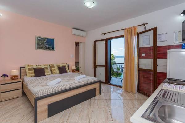 Apartments Verica - 15m from beach