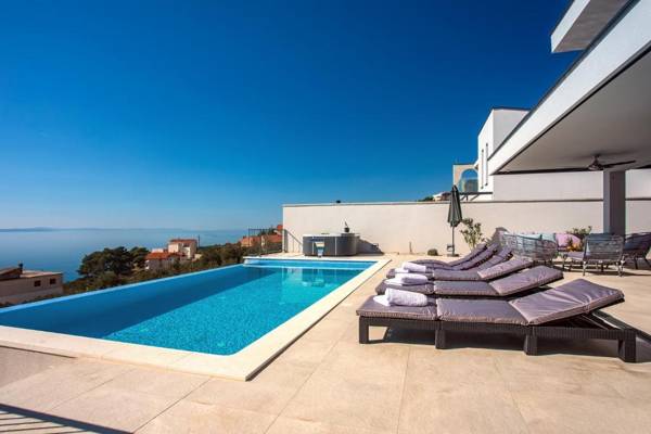 Villa Nano 4 bedrooms jacuzzi heated pool sea views pebble beach 850m