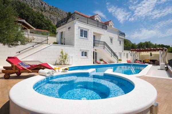 Luxury VILLA MAJA with whirlpool heated pool gym sauna panoramic sea views