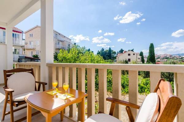 Apartments & Rooms V&M