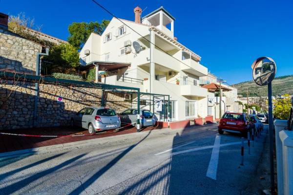Apartments Swallow's Nest