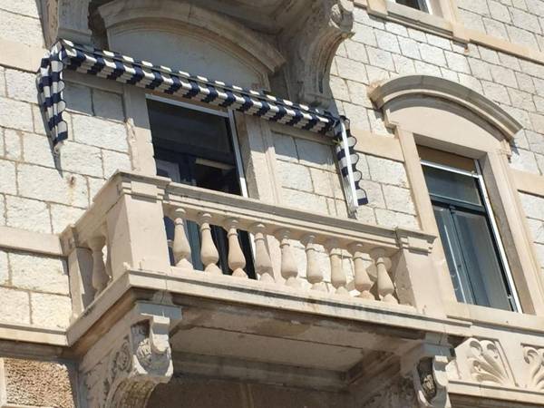 Luxury Beachfront Apartment Banje