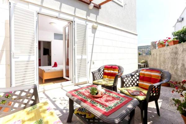 One bedroom appartement at Dubrovnik 600 m away from the beach with furnished terrace and wifi