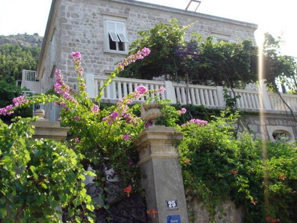 Serene Mansion in Dubrovnik with Private Terrace