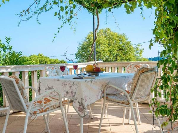 Quaint Mansion with Terrace in Dubrovnik