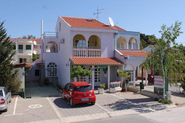 Apartments by the sea Petrcane Zadar - 3287