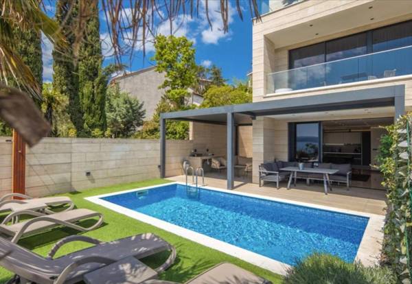 VILLA FRAN - DELUXE SUITE with private pool