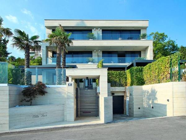 Luxurious two bedroom apartment with a sea view in Crikvenica