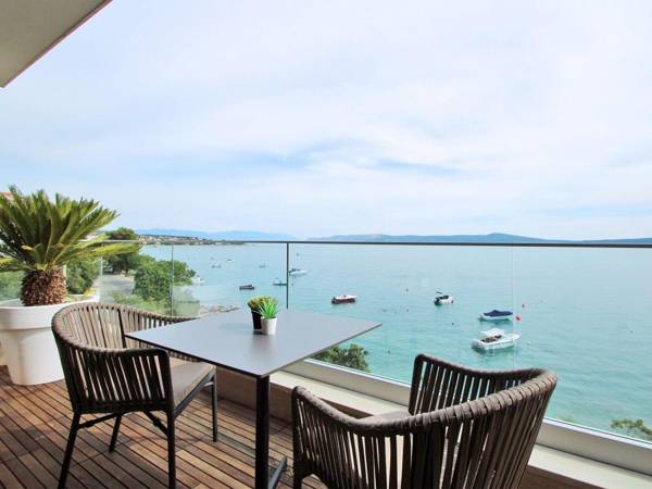 Luxurious apartment with private pool and sea view in Crikvenica