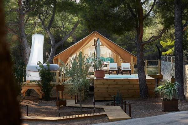 Abeille Maison Glamping Resort Zlatni Rat -Adults Only