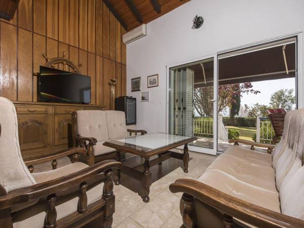 Charming Holiday Home in Turanj with Private Fenced Garden