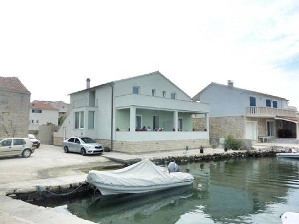 Apartments Denko - right on the beach