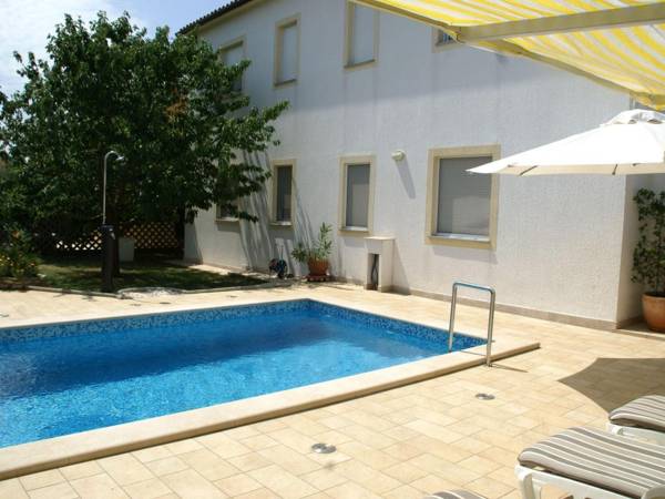 Comfy apartment in Vinkuran with the beach nearby