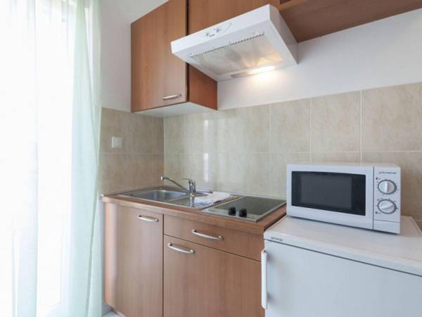 Pretty Apartment in Banjole near Seabeach and Town Centre