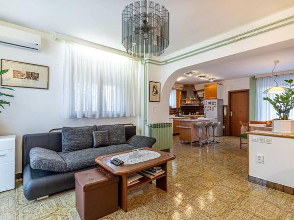 Two bedroom apartment in a family house Banjole Medulin