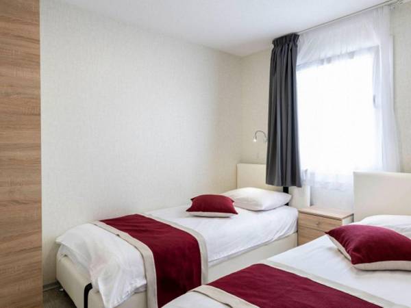 Gorgeous Mobile Home in Banjole with Swimming Pool