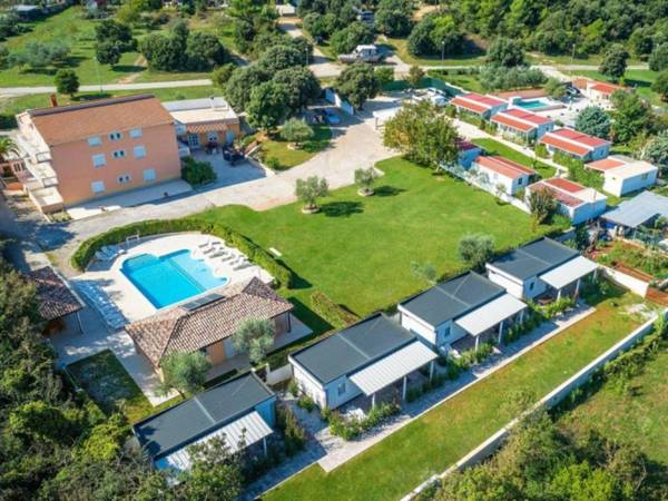 Welcoming Mobile Home in Banjole with Swimming Pool