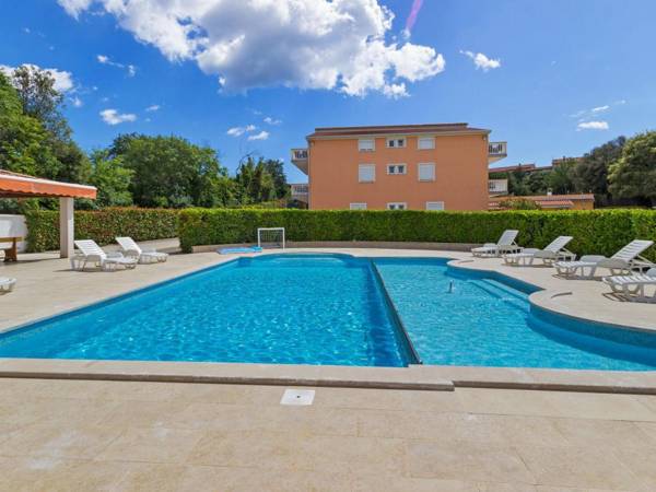 Lovely Apartment in Banjole near Beach and Town Centre