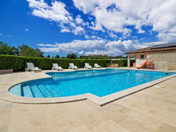 Classy Apartment in Banjole near Beach and Pula City