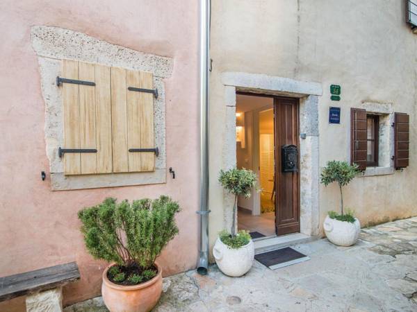 Completely renovated traditional Istrian stone house Villa Bale-Valle