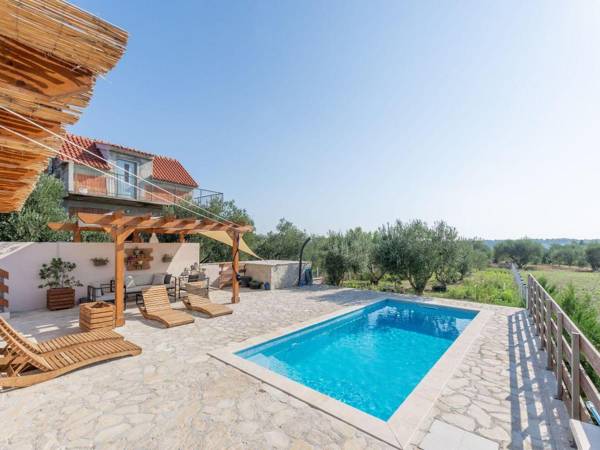 Boutique Holiday Home in Donje Polje with Pool