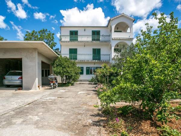 Simplistic Apartment in Šibenik near Sea Beach