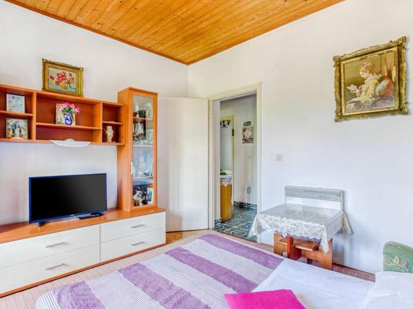 Simplistic Apartment in Šibenik near Sea Beach