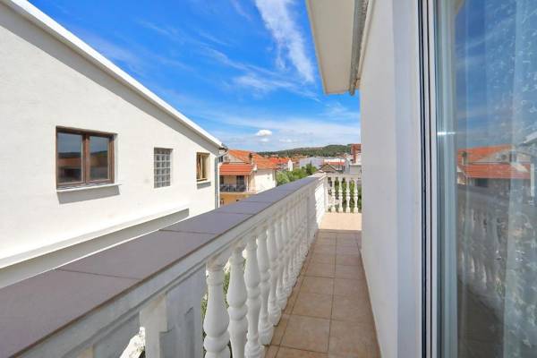 Apartments and rooms Aleksandra