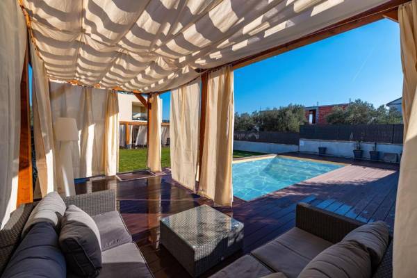 Poolincluded villa The Base