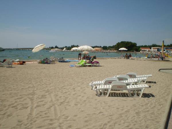 Queen beach apartments Nin Sabunike - Green street I - AE1167