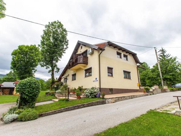 Boutique Apartment in Selište Drežnićko with Garden