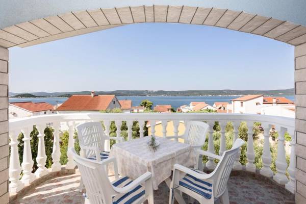 Apartments Vese - 100m from beach