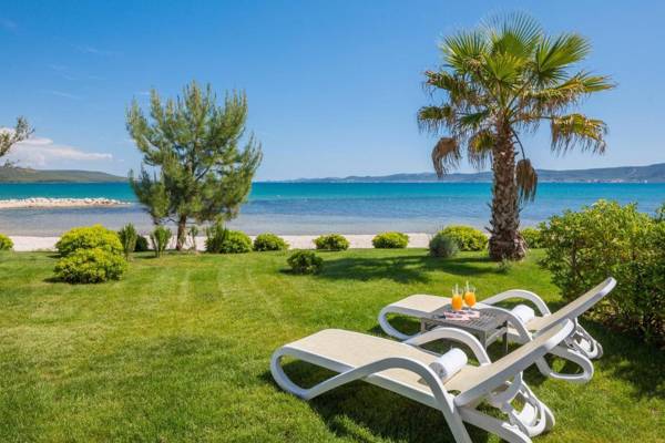 Luxury Design Beach Front Apartment