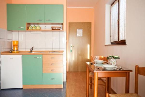 Apartments Ani- pool and hot tub