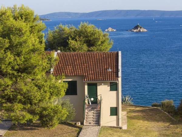 Tidy house with a microwave 6 km. from the beautiful Trogir