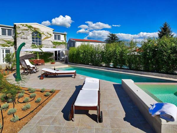 Deluxe Villa in Sibenik near Lake