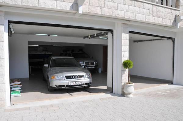 Apartments Sonja - 10m to beach