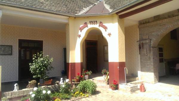 Guest house Jurini Dvori