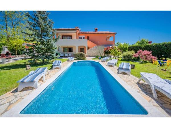 Luxury holiday house with private pool and large garden near Rabac