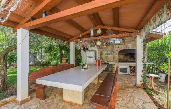 Apartments Marinela Korsa with Pool